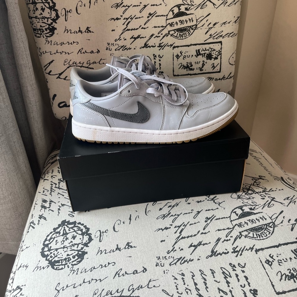 Nike Men's Light Gray Sneakers